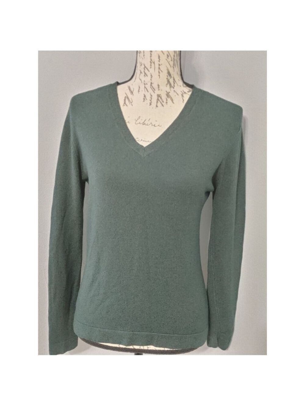 Women's EXPRESS Dark Green V-Neck Sweater M